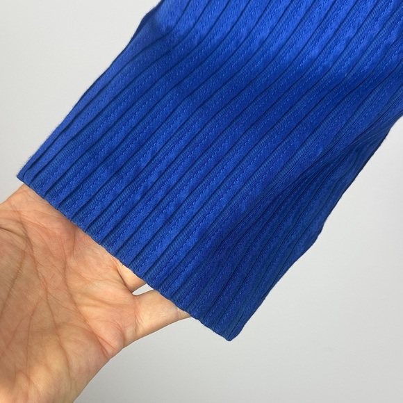 Chico's Royal Blue Classic Elegant Pin Tuck Hidden Button Blazer Jacket Size 1 - Picture 5 of 13